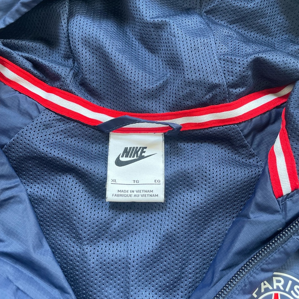 Nike PSG Paris Saint-Germain Windbreaker Jacket Boys XL Navy Red White Hooded - Picture 2 of 5
